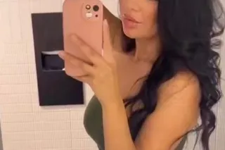 Looking 4 Sum face paint & My Throat & Pussy is ready for some FUN🥳 - Image 3